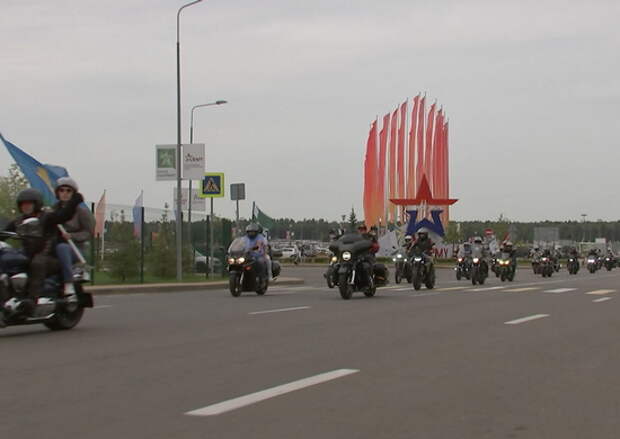 Состоялся масштабный мотопробег, посвященный МВТФ «Армия» и АрМИ-2022