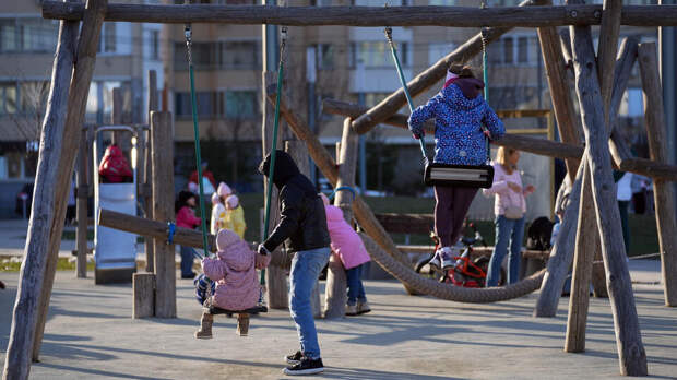 Матвиенко посоветовала мужчинам меньше лежать и больше заниматься детьми