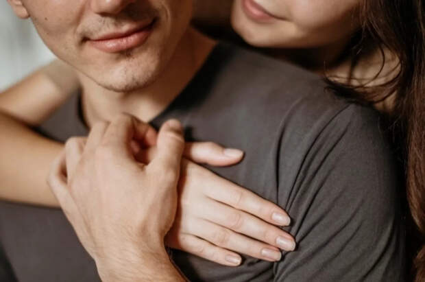 Психологи объяснили, почему близость с партнером важнее частоты секса