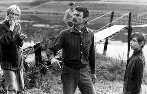 Маргарита Терехова и Андрей Тарковский на съемках фильма *Зеркало* | Фото: 2aktera.ru Маргарита Терехова и Андрей Тарковский на съемках фильма *Зеркало* | Фото: 2aktera.ru