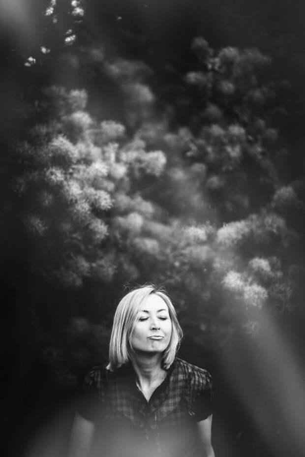 Скандальный фотосет «На пике удовольствия»: Фотограф запечатлел женские эмоции в пикантный момент
