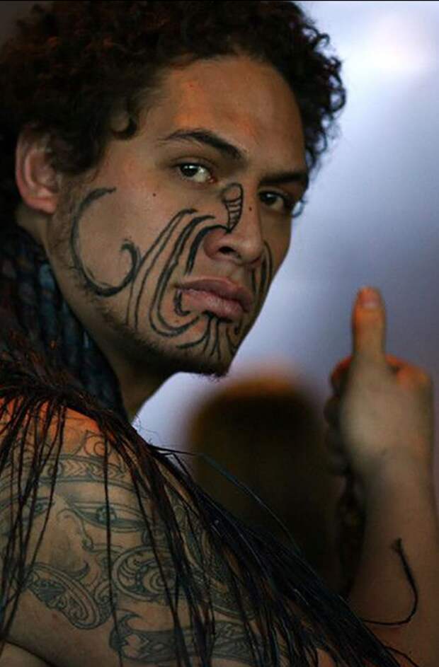 Современный маори. Фото взято с сайта: http://amagitesblog.com/images/dessin-maori-visage-homme-tribal-polynesie-tatouage-guerrier.jpg