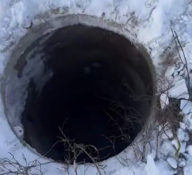 В Краснодаре прохожие спасли 10-летнюю девочку, провалившуюся в открытый люк