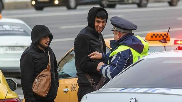 В Санкт-Петербурге мигрантам запретили водить такси