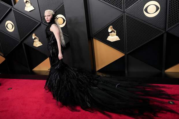 Лучшие наряды «Грэмми-2026»: Леди Гага, Джастин и Хейли Бибер, Bad Bunny и другие