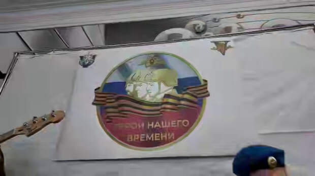 Новороссийские десантники поздравили школьников в ДНР с наступающим Новым годом