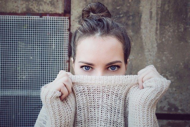 Как одеваться в секонд-хенде и не выглядеть нищим
