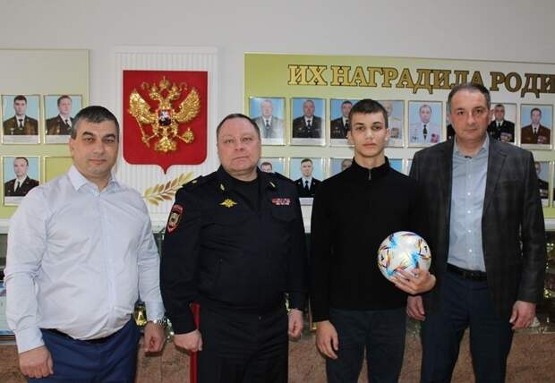 Министр внутренних дел по Республике Адыгея Олег Безсмельницын принял участие в акции «Елка желаний»