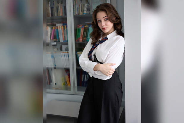Дочь певицы Юлии Началовой показала свое фото из выпускного альбома