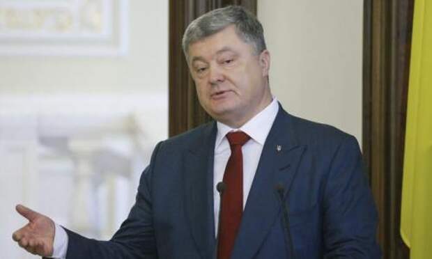 Попрошайка Порошенко встал перед Меркель на колени