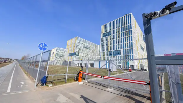 На лечении в больнице в Коммунарке находятся 275 пациентов