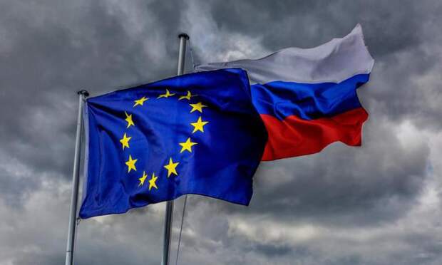 Флаги Евросоюза и России В Stratfor считают, что Brexit может запустить отмену санкций против России