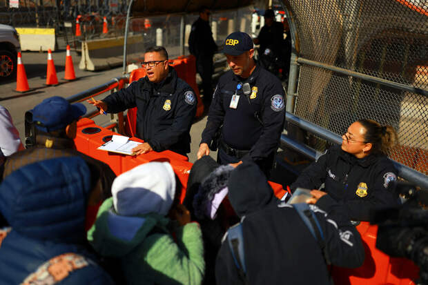 WP: США впервые за 50 лет потеряли больше иммигрантов, чем их прибыло в страну