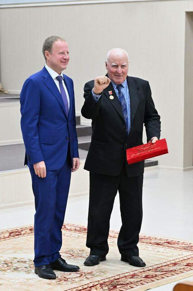 Томенко вручил награды лучшим работникам дорожной и транспортной отрасли / Фото: Антон Червяков