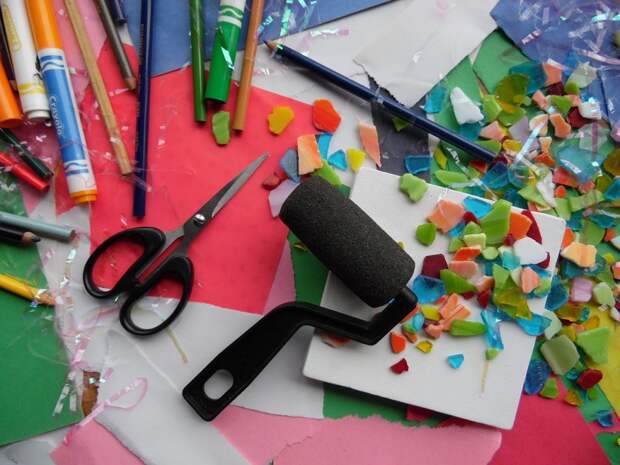 art-supplies-957576_1280 alt