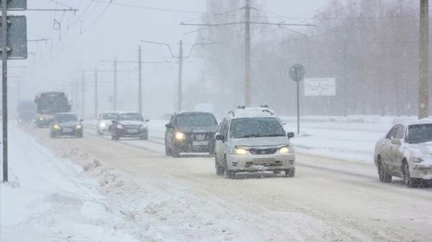 Дорога. Метель. Автомобили / Фото: amic.ru