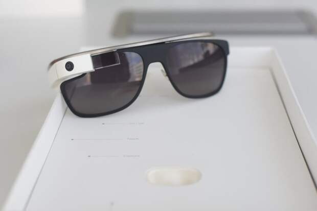 4. Google Glass образца 2012 года. Во-первых, разработчики толком не объяснили, как и ЗАЧЕМ пользоваться этими очками. Во-вторых, проблемы с конфиденциальностью и высокая цена не дали продукту разойтись по миру trend, в мире, вещи, инновация, музей, неудача