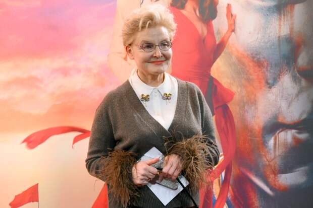 Малышева назвала самую коварную еду в поезде