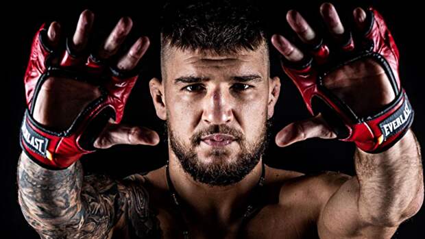 Украинец Амосов победил Лиму и стал чемпионом Bellator 