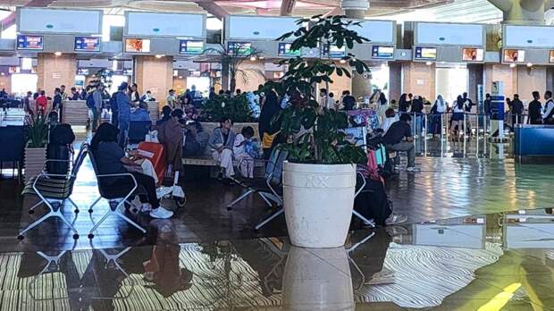 Где все люди: до 8000 россиян застряли в третьих странах из-за закрытия неба на Ближнем Востоке