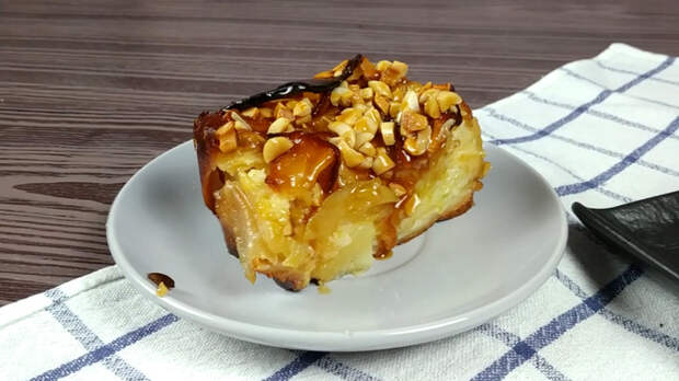 Яблочный пирог с карамелью и орешками Видео рецепт, Вкусняшки, Приготовление, Кулинария, Десерт, Рецепт, Выпечка, Видео, YouTube, Длиннопост, Яблочный пирог