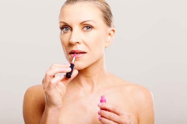 Важные правила макияжа губ для женщин 45+