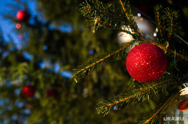 Виды Екатеринбурга, елка, новогодний шар