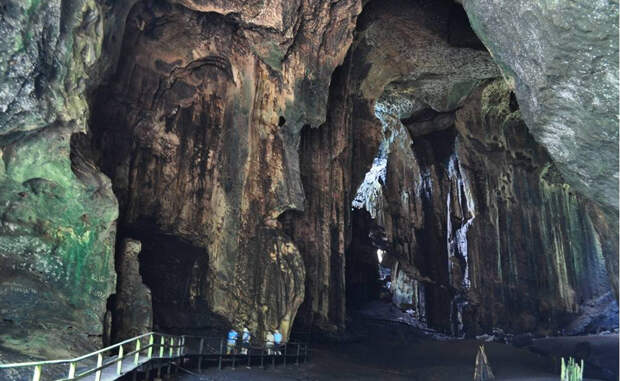 Одна из самых отвратных пещер мира