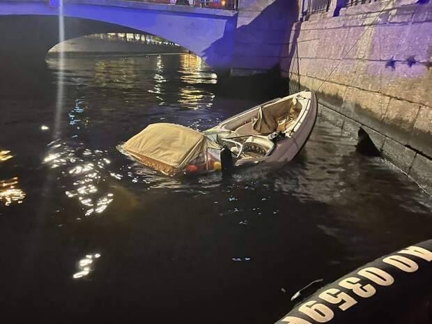 Прокуратура опубликовала видео затонувшего катера в Крюковом канале