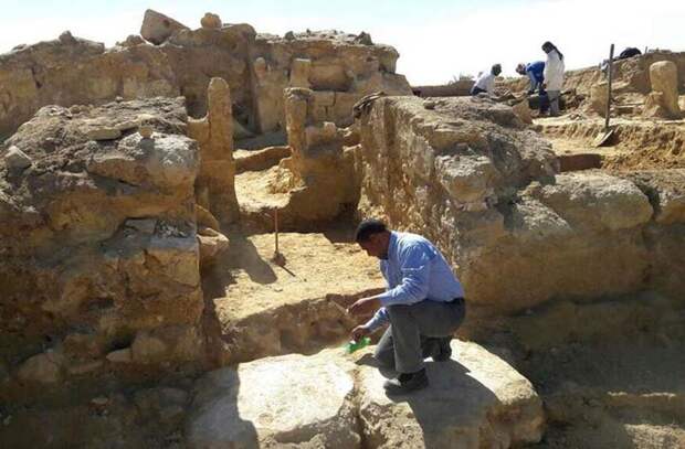 В Египте наткнулись на невероятный 2200-летний греко-римский храм со львами археолог, в мире, египет, люди, наука, находка, раскопки