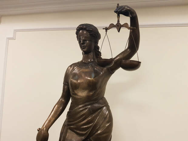 Контр-адмиралу простили воровство, а генерала Попова держат в тюрьме. Подоляка спросил прямо: Это как?