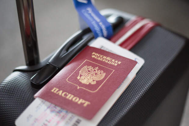 В аэропорту Минвод на таможне задержали пассажира с 40 тысячами долларов