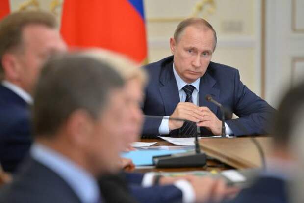 «Денег нет, но вы держитесь» в прошлом: Путин назвал первую задачу для нового правительства
