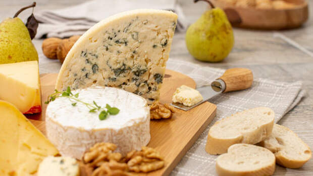 Безобидная с виду плесень на продуктах — стоит ли рисковать здоровьем