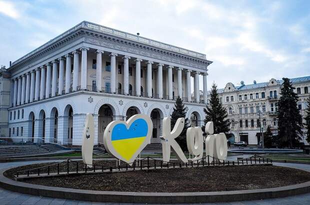 Украинские нацисты напали на памятник Шолом-Алейхему в Киеве Украинские нацисты напали на памятник Шолом-Алейхему в Киеве