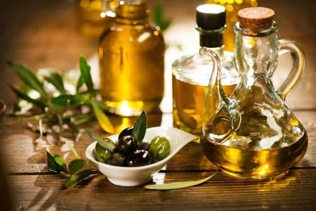 Удалить липкие пятна достаточно легко, если использовать оливковое масло. /Фото: i2.rozetka.ua