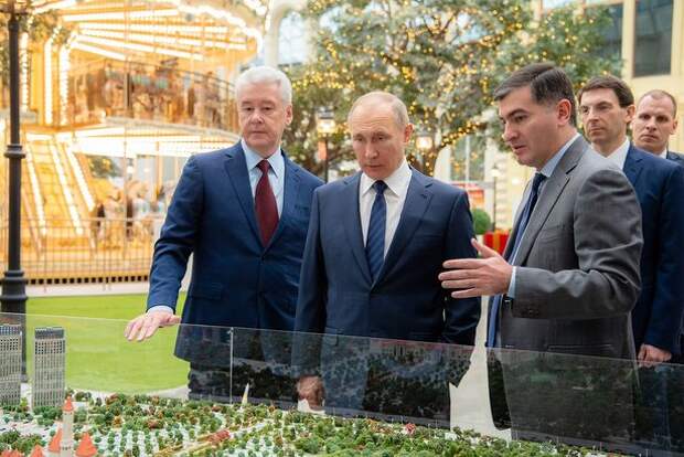 Путин и Собянин открыли первый в России крытый детский парк развлечений Путин и Собянин открыли первый в России крытый детский парк развлечений