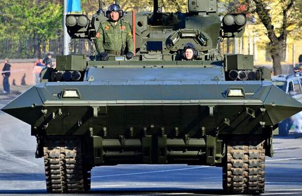 Тяжелая БМП Т-15 “Армата”: российская боевая машина будущего