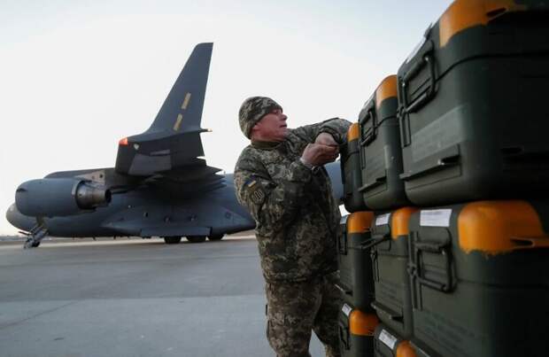НАТО помогает Украине контролировать свое воздушное пространство с помощью системы АВАКС
