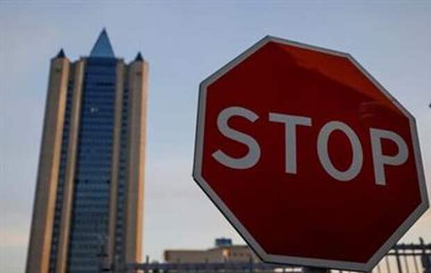 A stop sign is seen in front of the headquarters of Gazprom in Moscow, Russia May 17, 2021. Picture taken May 17, 2021. REUTERS/Maxim Shemetov 