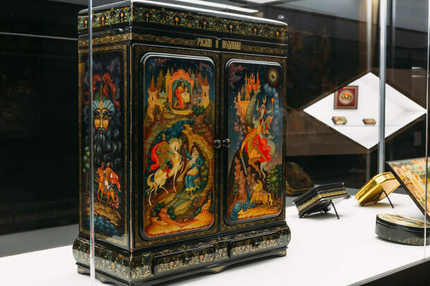 Экспозиция выставки «Лаки. Большая история в миниатюре»