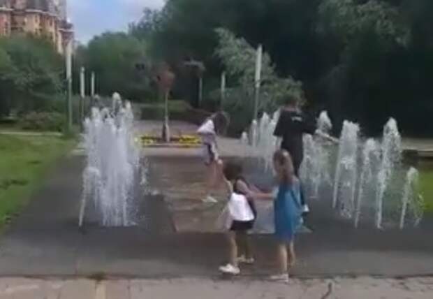 В парке «Дубрава» снова забил фонтан