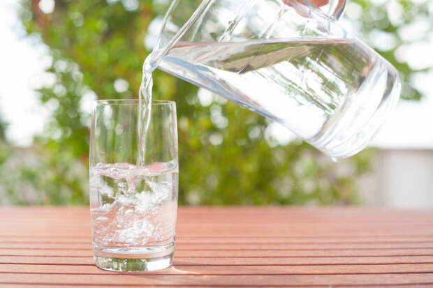 Почему советуют пить два литра воды в день?
