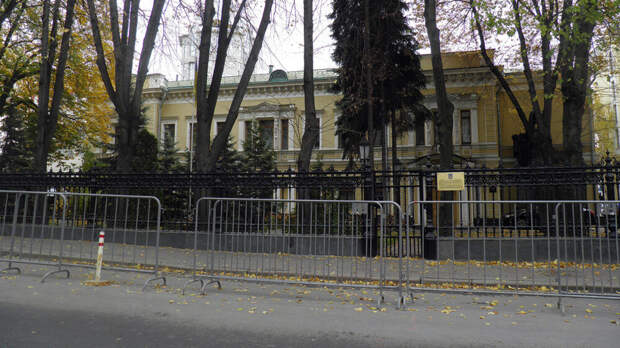 ТАСС: московский арбитраж удовлетворил иск ПАО МОЭК к посольству Украины