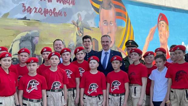 Юнармейцы нарисовали «Граффити Победы» на опоре крупнейшего моста в Тюмени