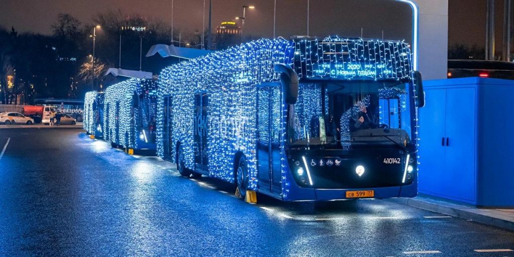 ГИБДД аннулировала штрафы за подсветку электробусов в Москве. Фото: mos.ru