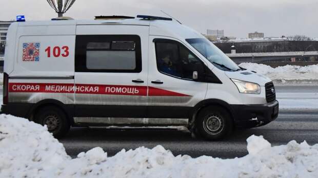 Глыба льда упала с крыши на четырёхлетнюю девочку в Южно-Сахалинске