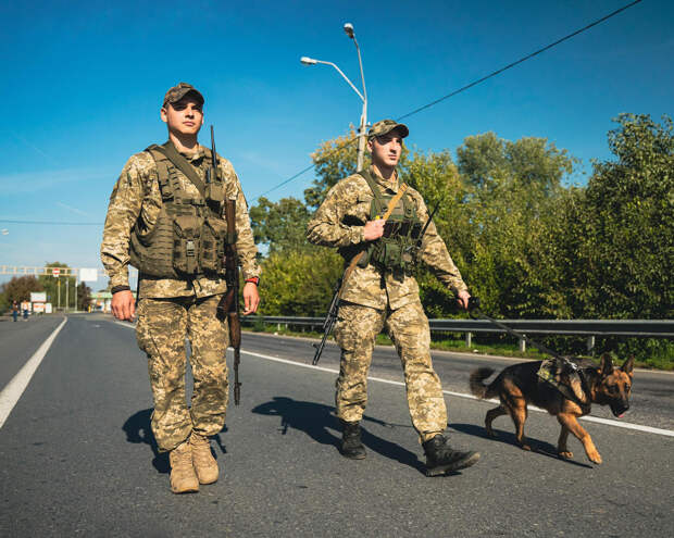 Жители Харькова отбили у военкомов 16-летнего подростка, стычку сняли на видео