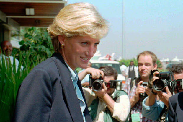 Российские читатели в 2025 году стали в два раза чаще покупать женские биографии