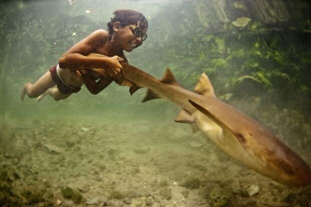 В Индонезии проживают люди, которые благодаря эволюции теперь обладают необычными способностями баджо, в мире, люди, племя, под водой, рыбы, способности, эволюция